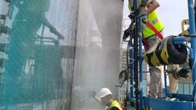 高层塑钢门窗与断桥铝门窗：性能与选型的深度解析
