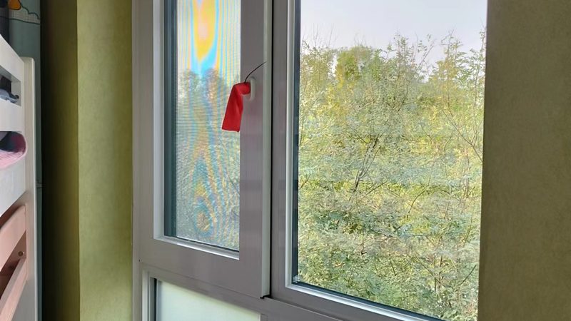 成都阳台折叠门的价格主要由以下几个因素构成：